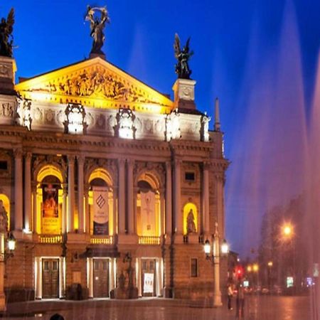 Mini Economy Apartments - Chornovola Avenue - 2 Minutes To The Opera House Lviv Exteriör bild