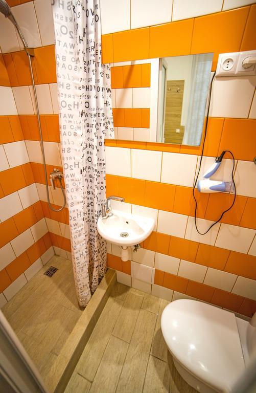 Mini Economy Apartments - Chornovola Avenue - 2 Minutes To The Opera House Lviv Exteriör bild
